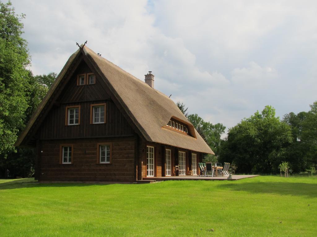 הוילה בורג Exklusives Holzhaus חדר תמונה